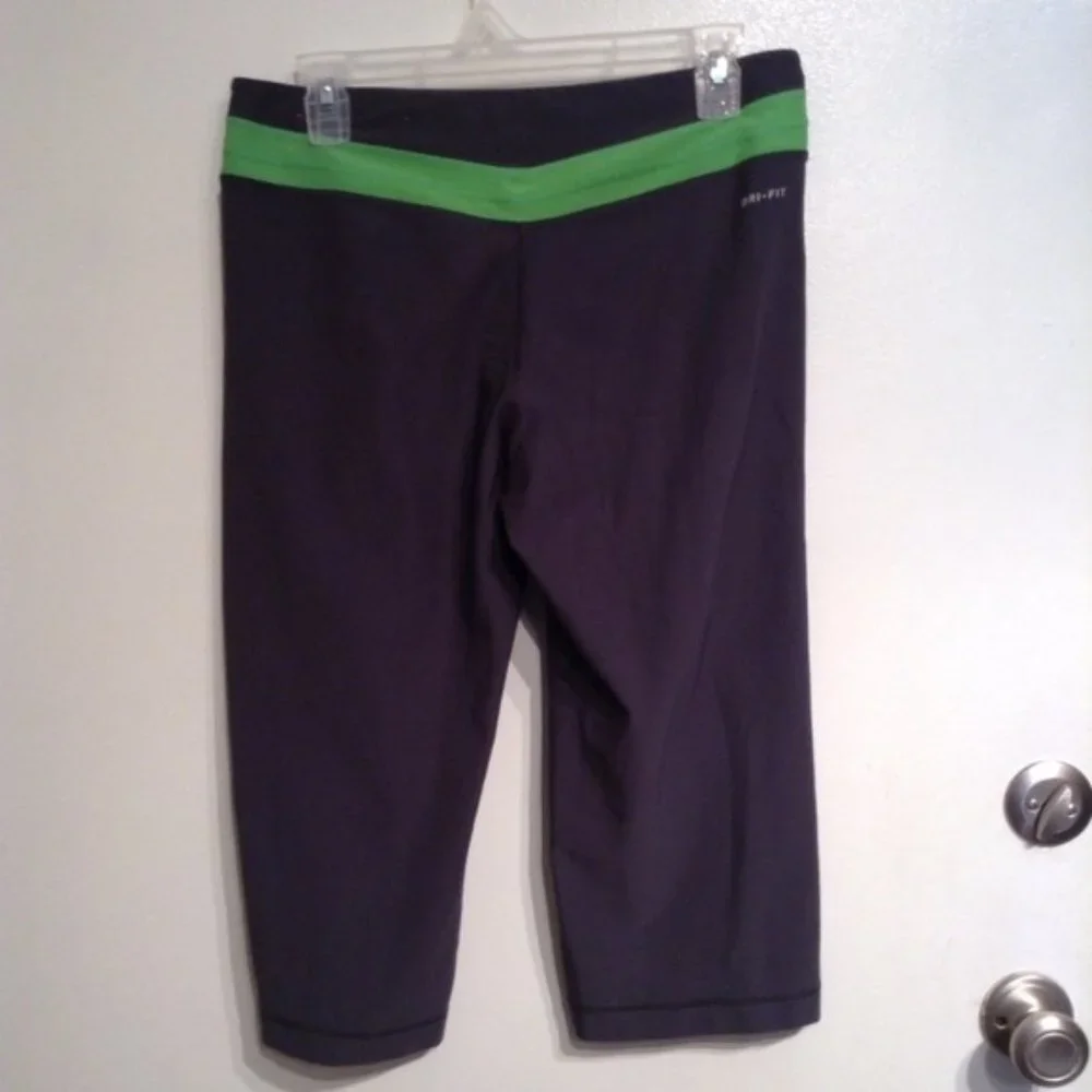 NIKE Dri-Fit Cropped Athletic Athleisure Pants Size Medium - Picture 2 of 3